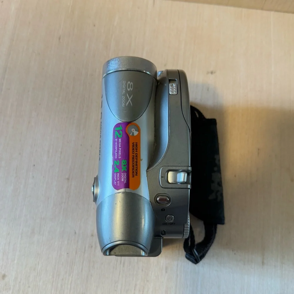 Sony HC-700 12.0 Mega Pixels by Interpolated Digital Camcorder “UNTESTED”AS IS.